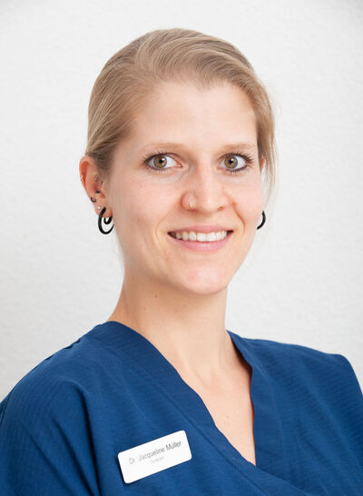 Dr. Jacqueline Müller Dr. Jacqueline Müller